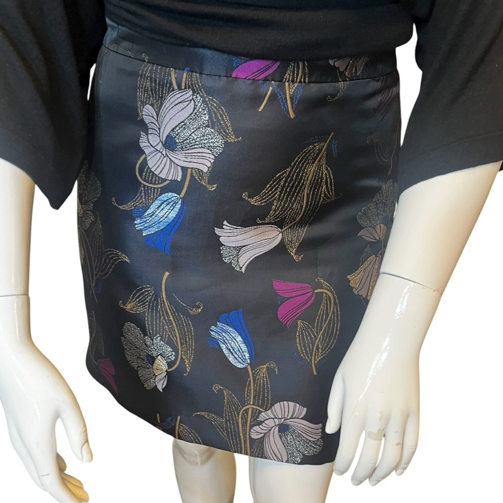 Ann Taylor Factory Black Floral Jacquard Mini Skirt , 10

A luminous jacquard sk